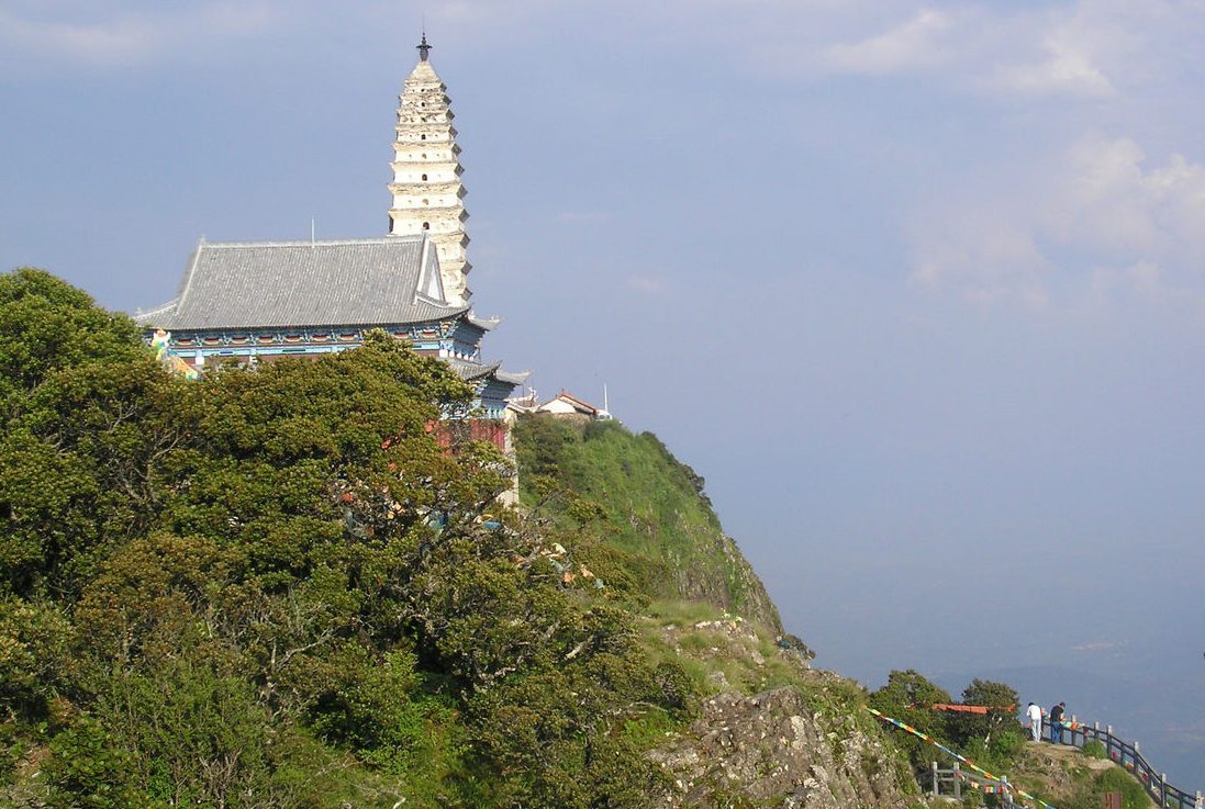 Dali Jizu Mountain: Hiking and Cultural Discovery Tour
